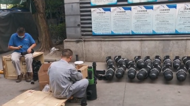 疊片污水處理器，正在裝配